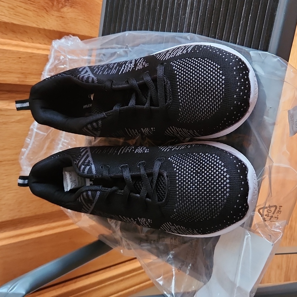 Memory Foam Sneakers Women's Size 9